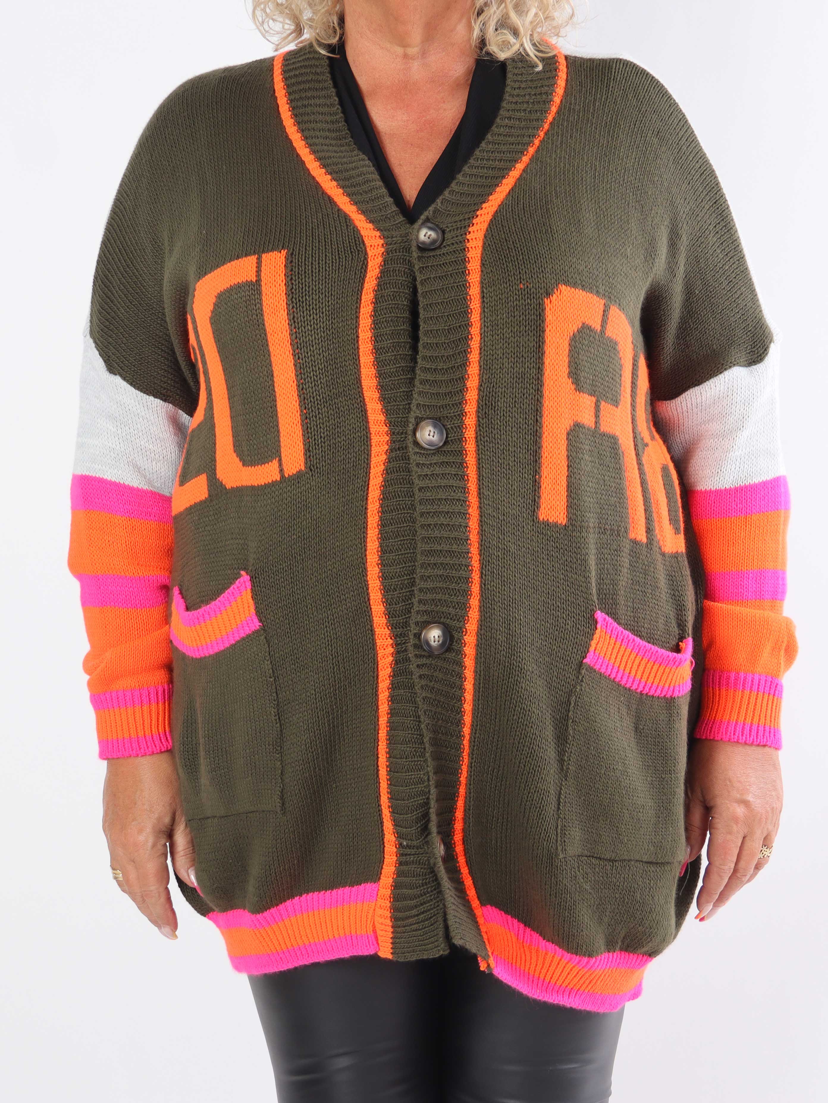 Diah - Mångfärgad college-stickad kofta i plus size